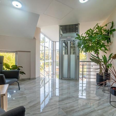 Hotel Soni Lux Тузла Екстериор снимка