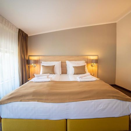 Hotel Soni Lux Тузла Екстериор снимка