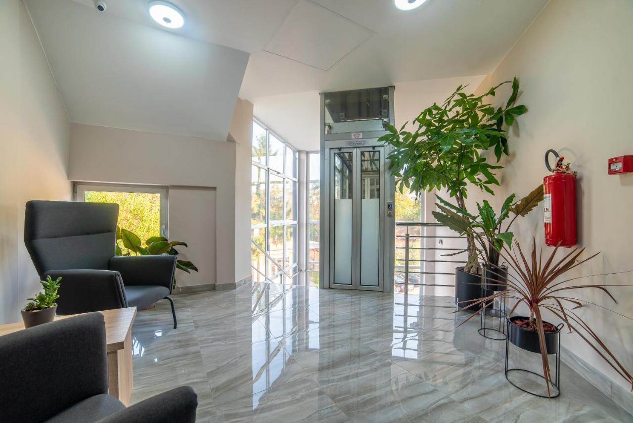 Hotel Soni Lux Тузла Екстериор снимка