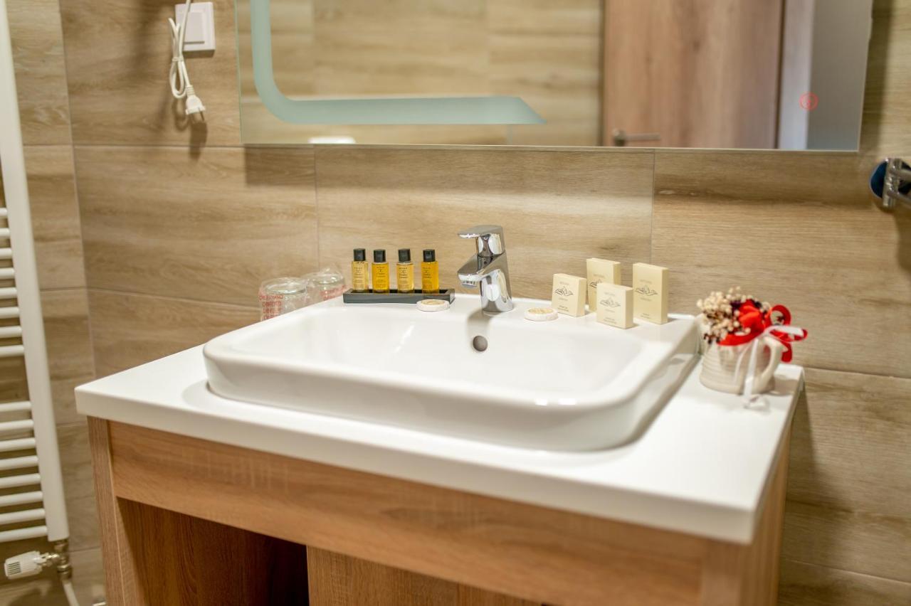 Hotel Soni Lux Тузла Екстериор снимка
