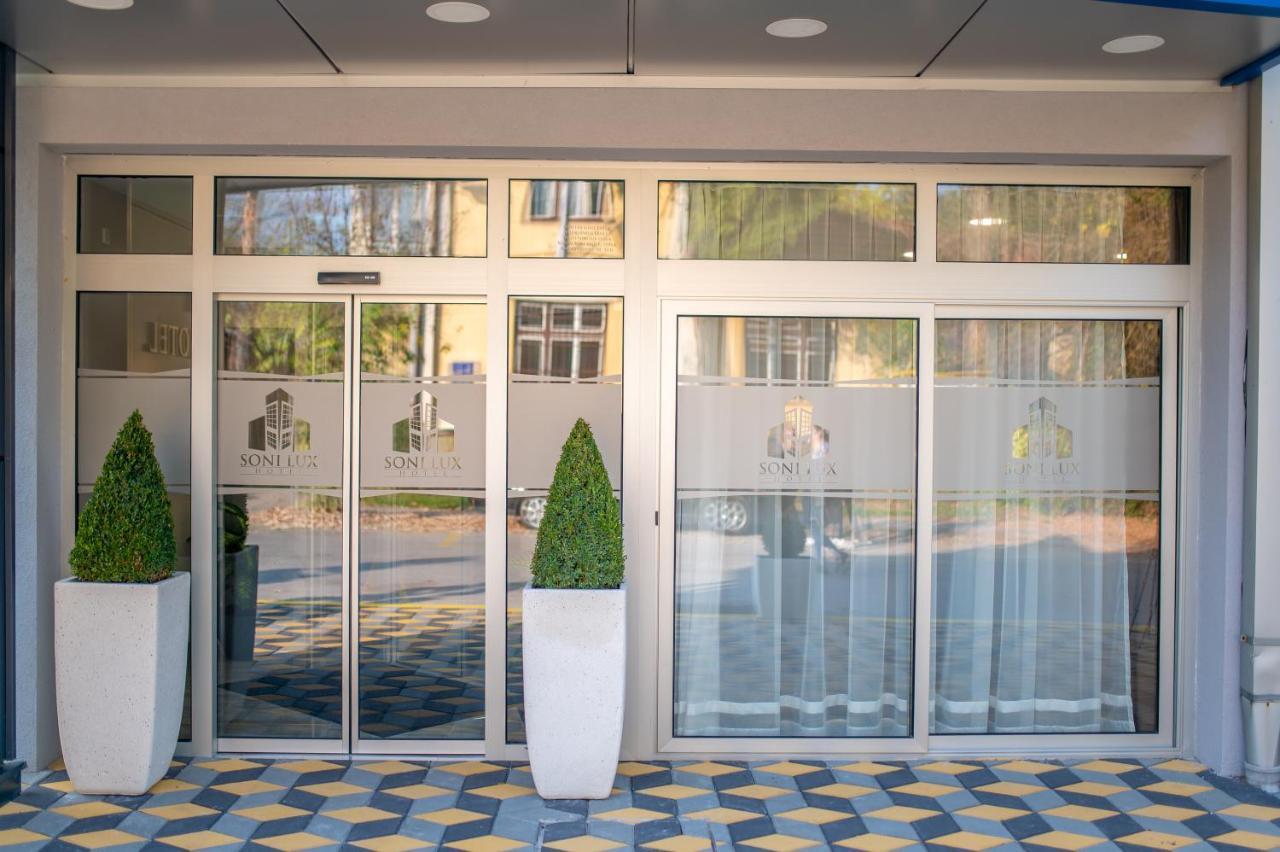 Hotel Soni Lux Тузла Екстериор снимка