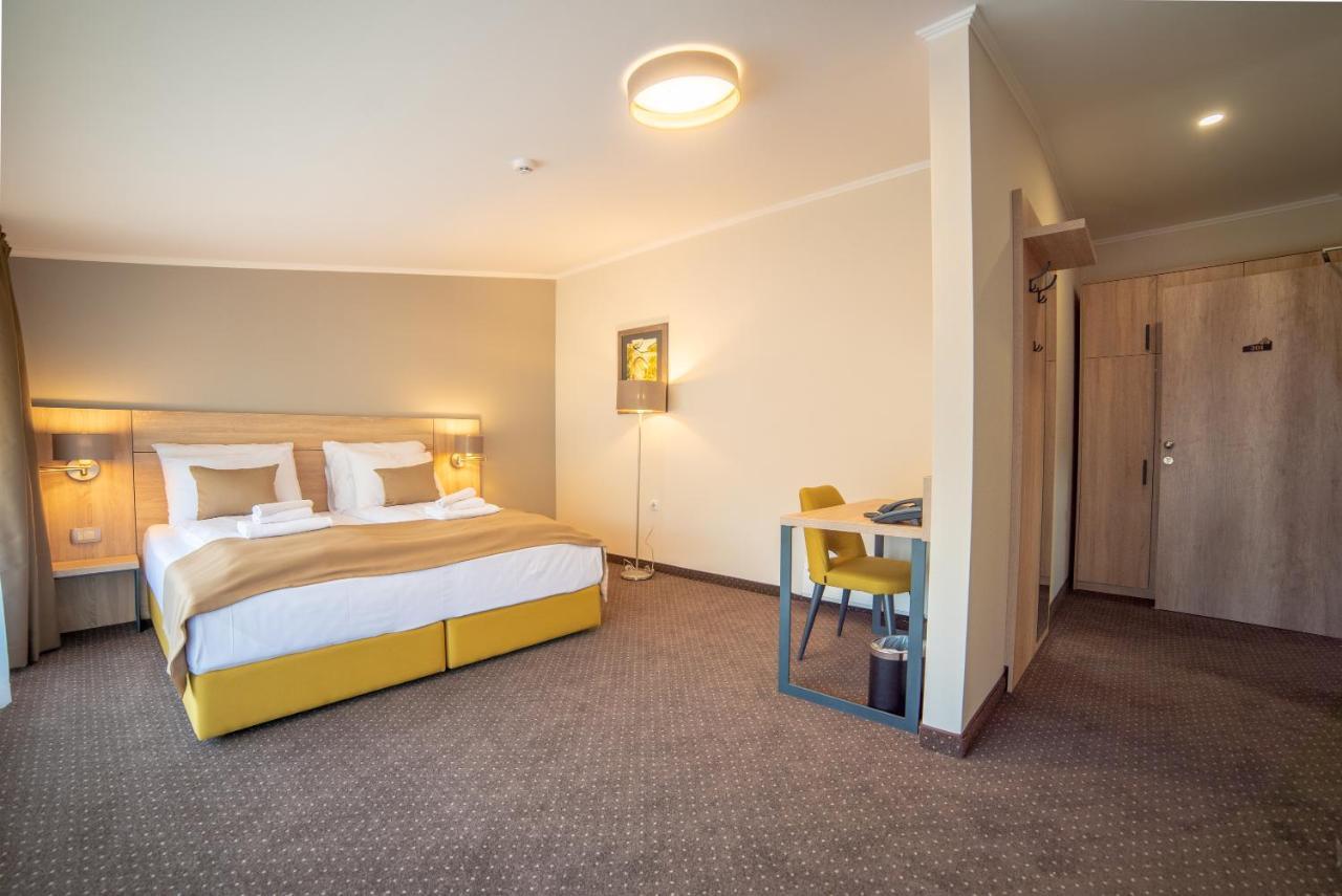 Hotel Soni Lux Тузла Екстериор снимка