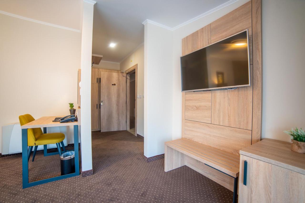 Hotel Soni Lux Тузла Екстериор снимка