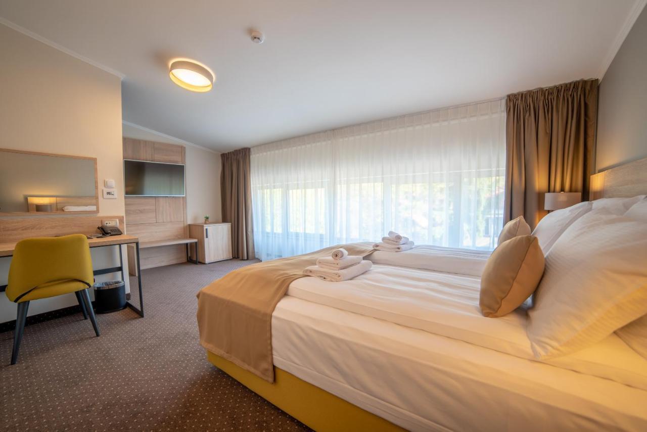 Hotel Soni Lux Тузла Екстериор снимка