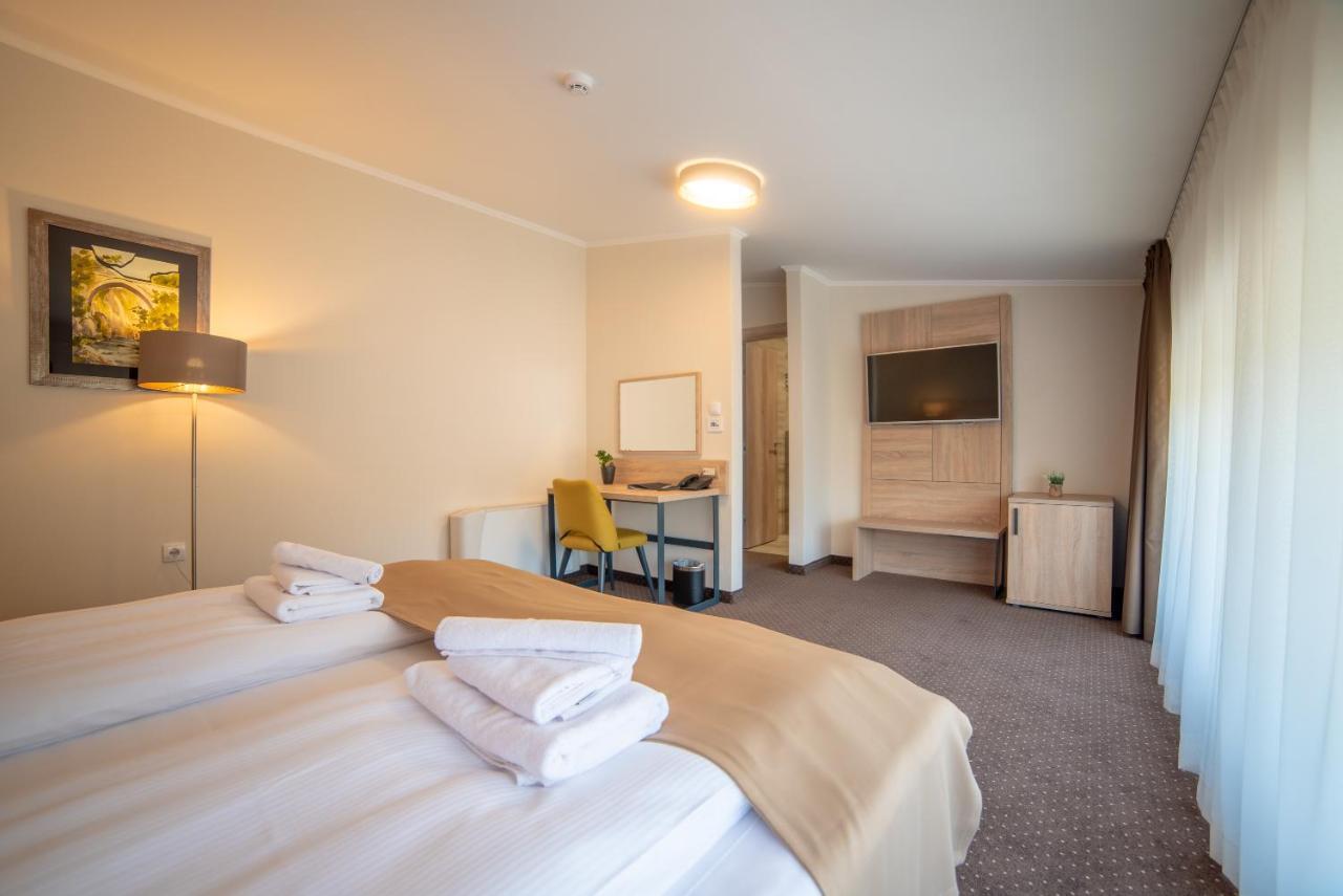 Hotel Soni Lux Тузла Екстериор снимка