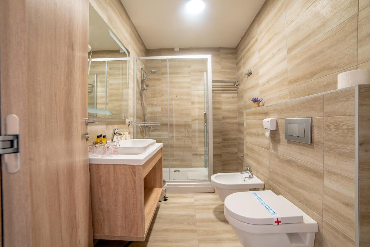 Hotel Soni Lux Тузла Екстериор снимка