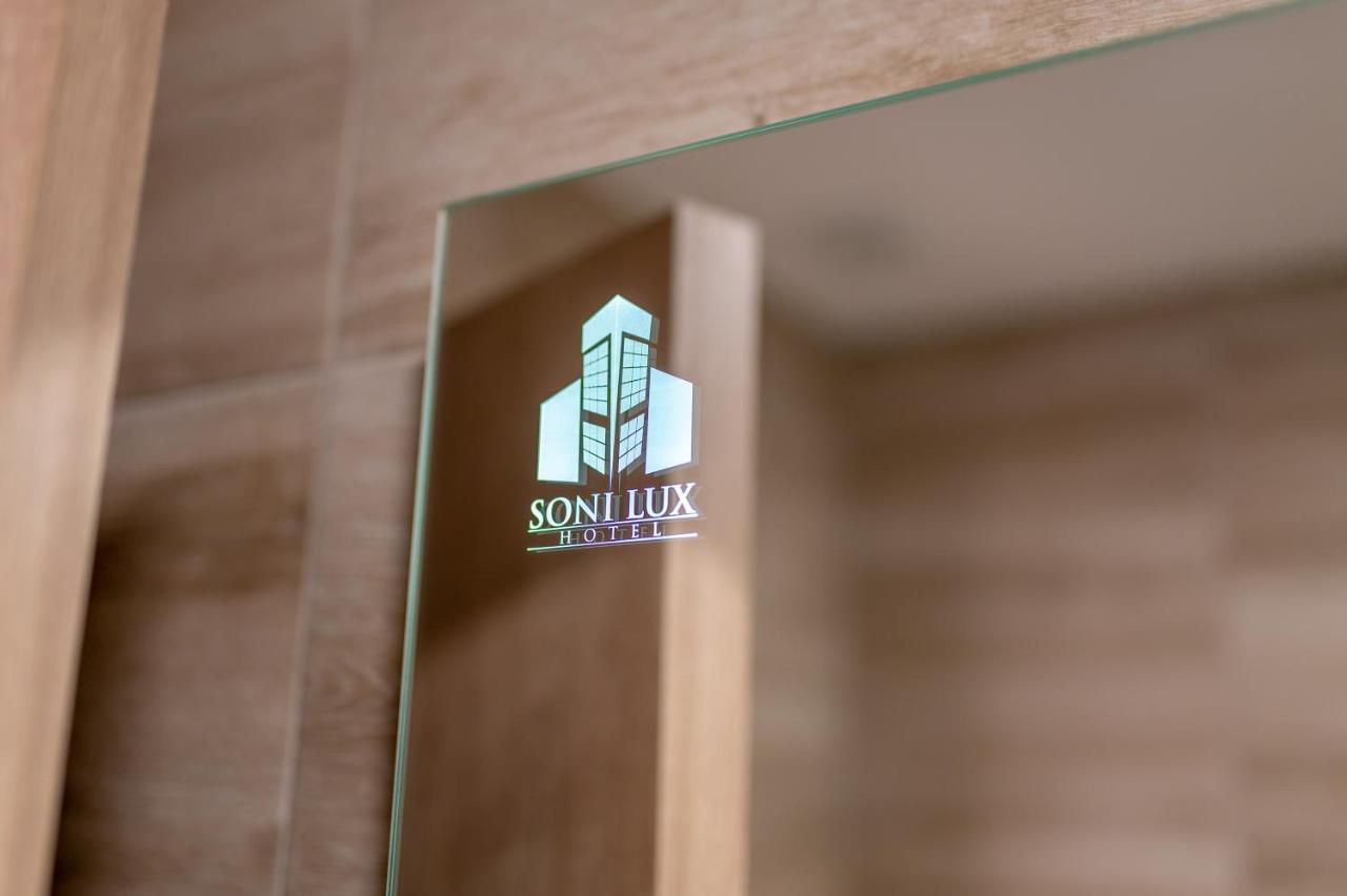 Hotel Soni Lux Тузла Екстериор снимка