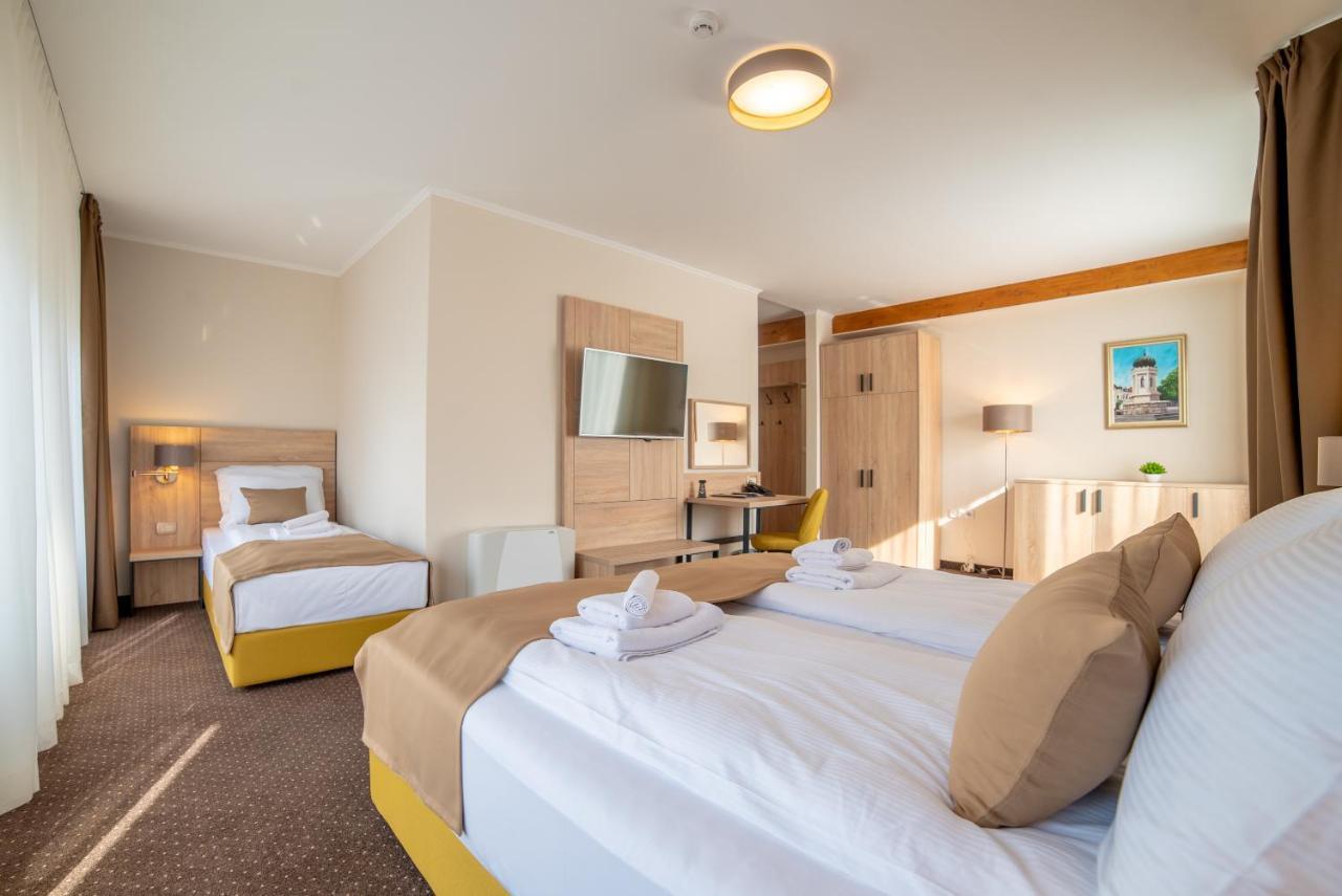 Hotel Soni Lux Тузла Екстериор снимка