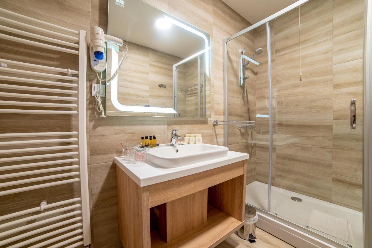 Hotel Soni Lux Тузла Екстериор снимка