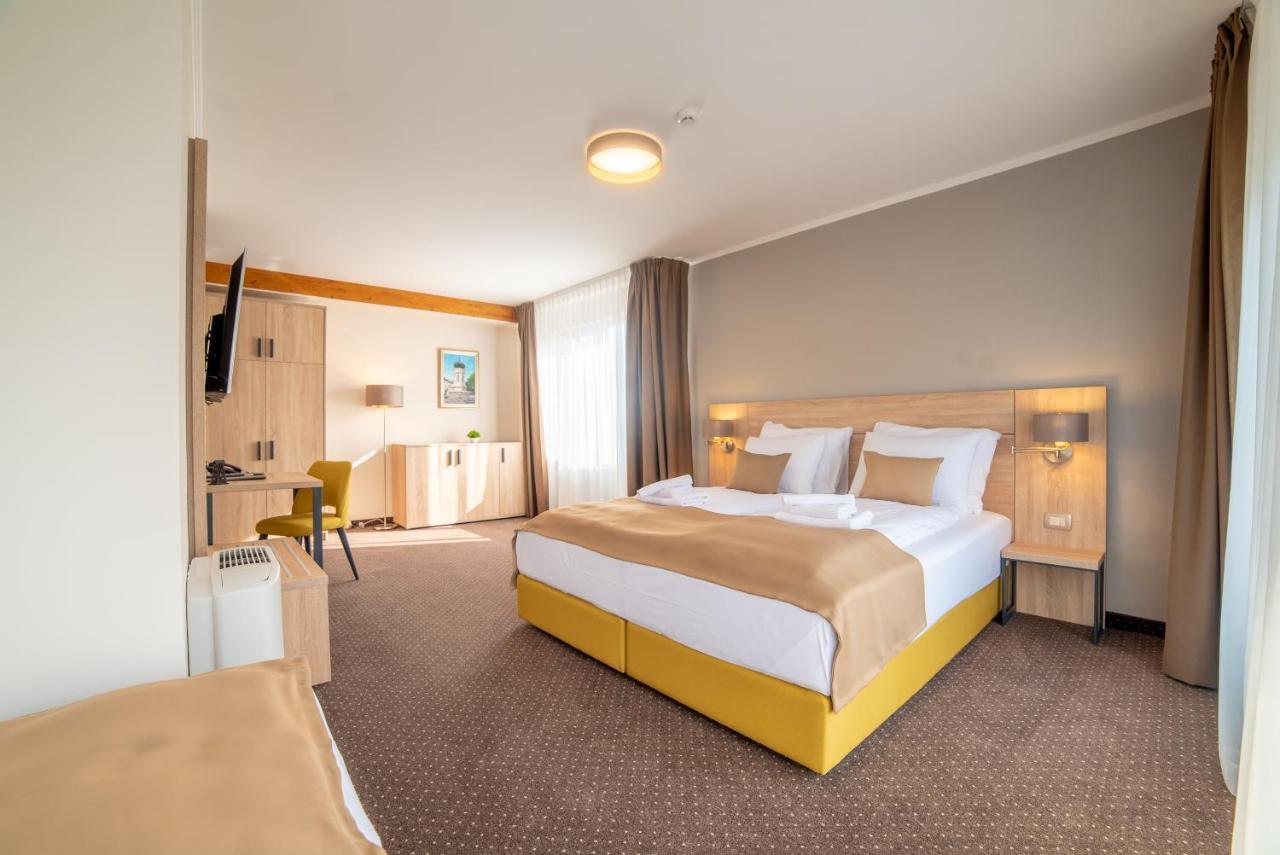 Hotel Soni Lux Тузла Екстериор снимка