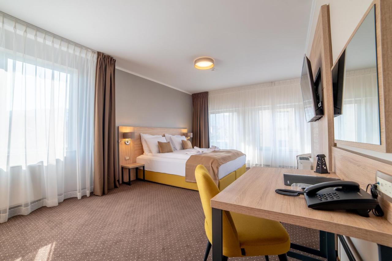 Hotel Soni Lux Тузла Екстериор снимка