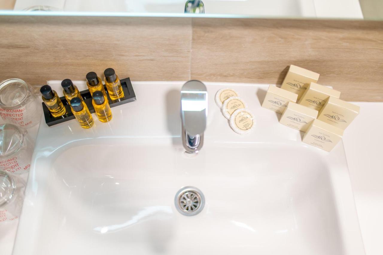 Hotel Soni Lux Тузла Екстериор снимка