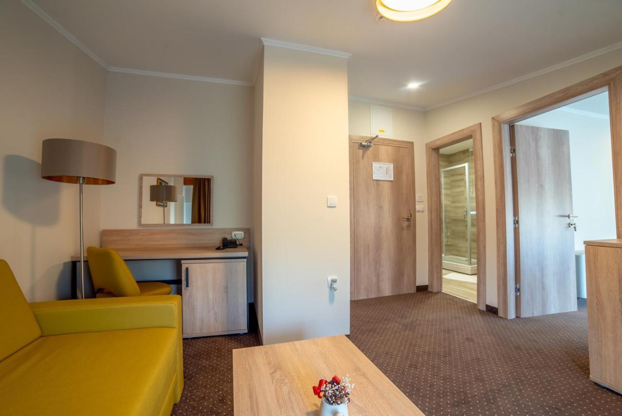 Hotel Soni Lux Тузла Екстериор снимка